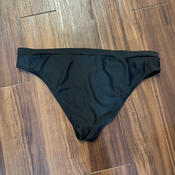 Demi Contour Bikini - Picture 8 of 9